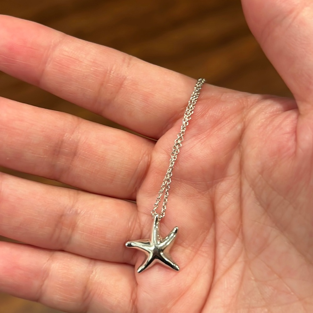 Tiffany & Co. starfish necklace with bag - Authentic!!🩵
